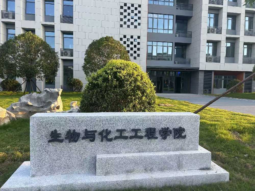 阿城区扬州职业大学体育场高杆灯项目